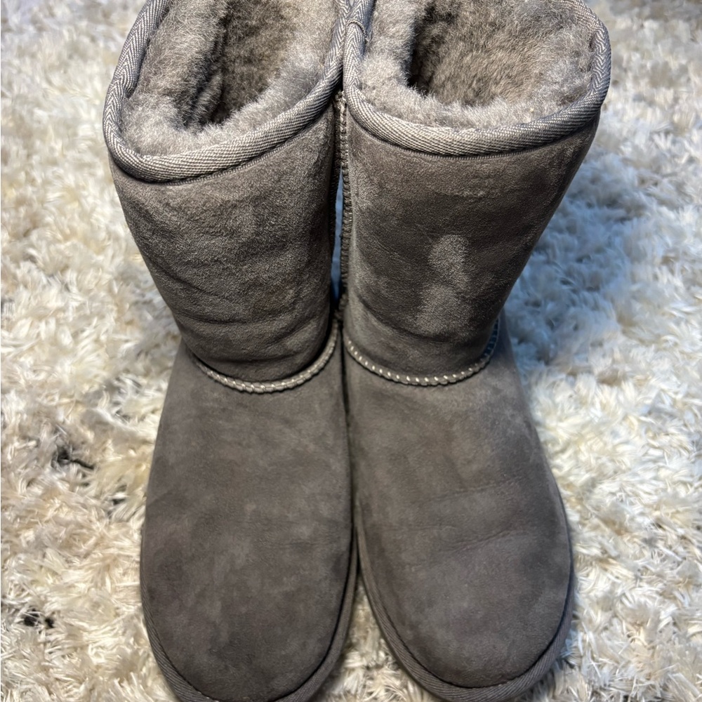 Women’s Size 5 UGG Grey Boots - Picture 4 of 9